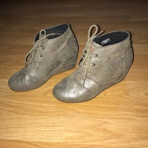 TOMS Desert Metallic Wedge W 6